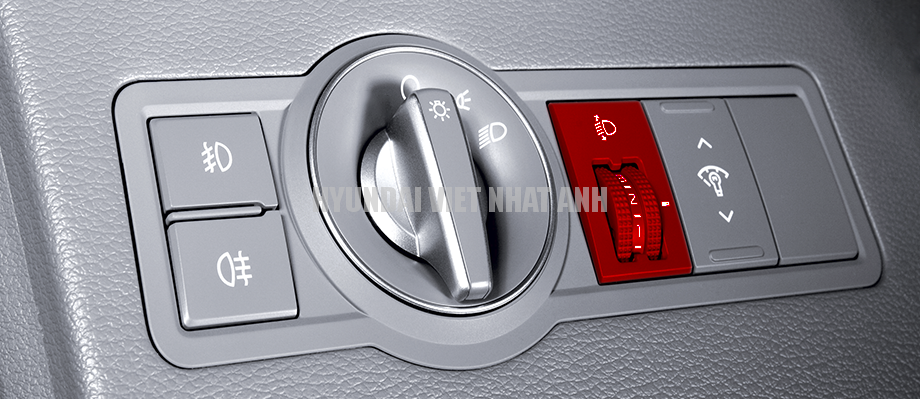 Cụm công tắc đèn pha : Tích hợp điều chỉnh góc chiếu sáng.