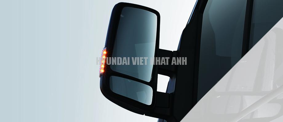 Gương chiếu hậu Kiểu gập, trang bị gương cầu, tích hợp đèn LED, góc quan sát rộng.