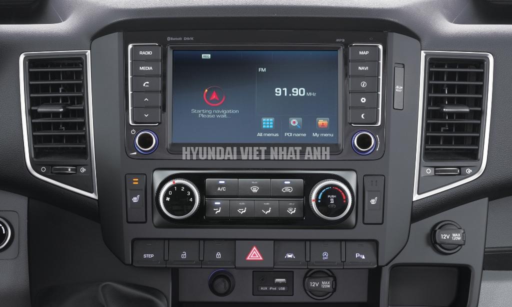 Đầu DVD : Màn hình LCD 7 inches.