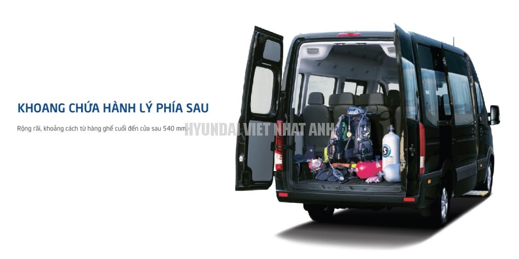 Khoang chứa hành lý Khoang chứa hành lý phía sau rộng rãi, với chiều sâu 540 mm.