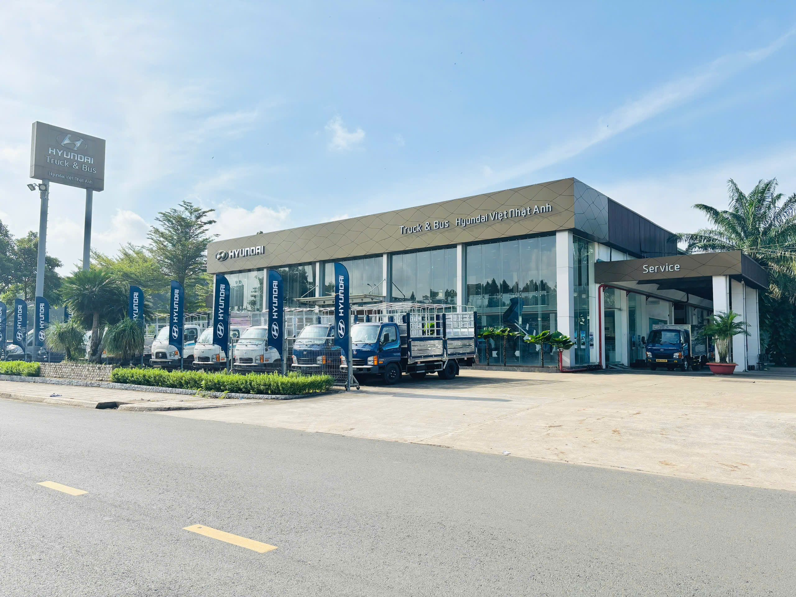 Hyundai Việt Nhật Anh đại lý 3S phân phối Hyundai New Porter H150 Thùng Mui Bạt