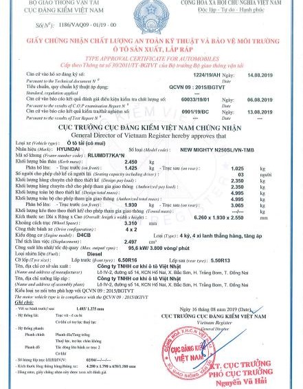 Hyundai New Mighty N250SL tăng chiều dài cơ sở Chiều dài cơ sở lớn giúp New Mighty N250SL tăng được chiều dài thùng và giúp cho việc vận chuyển của bạn sẽ tăng lên 10% tương đương với 300kg. Chiều cao mặt sàn thùng thấp giúp cho việc bốc dỡ hàng hóa được dễ dàng hơn. Việc sử dụng khung gầm bằng chất liệu thép tốt nhất và nhẹ giúp New Mighty N250SL mui bạt tăng tải trọng chở hàng mà vẫn đảm bảo được độ bền và khả năng chịu tải. Tải trọng lớn hơn, giúp cho hiệu quả vận chuyển tăng lên vượt trội so với các xe cùng phân khúc. New Mighty N250SL mui bạt An toàn hơn, thoải mái hơn Cabin N250 rong rai va an toan.jpg Hyundai New Mighty N250SL mui bạt